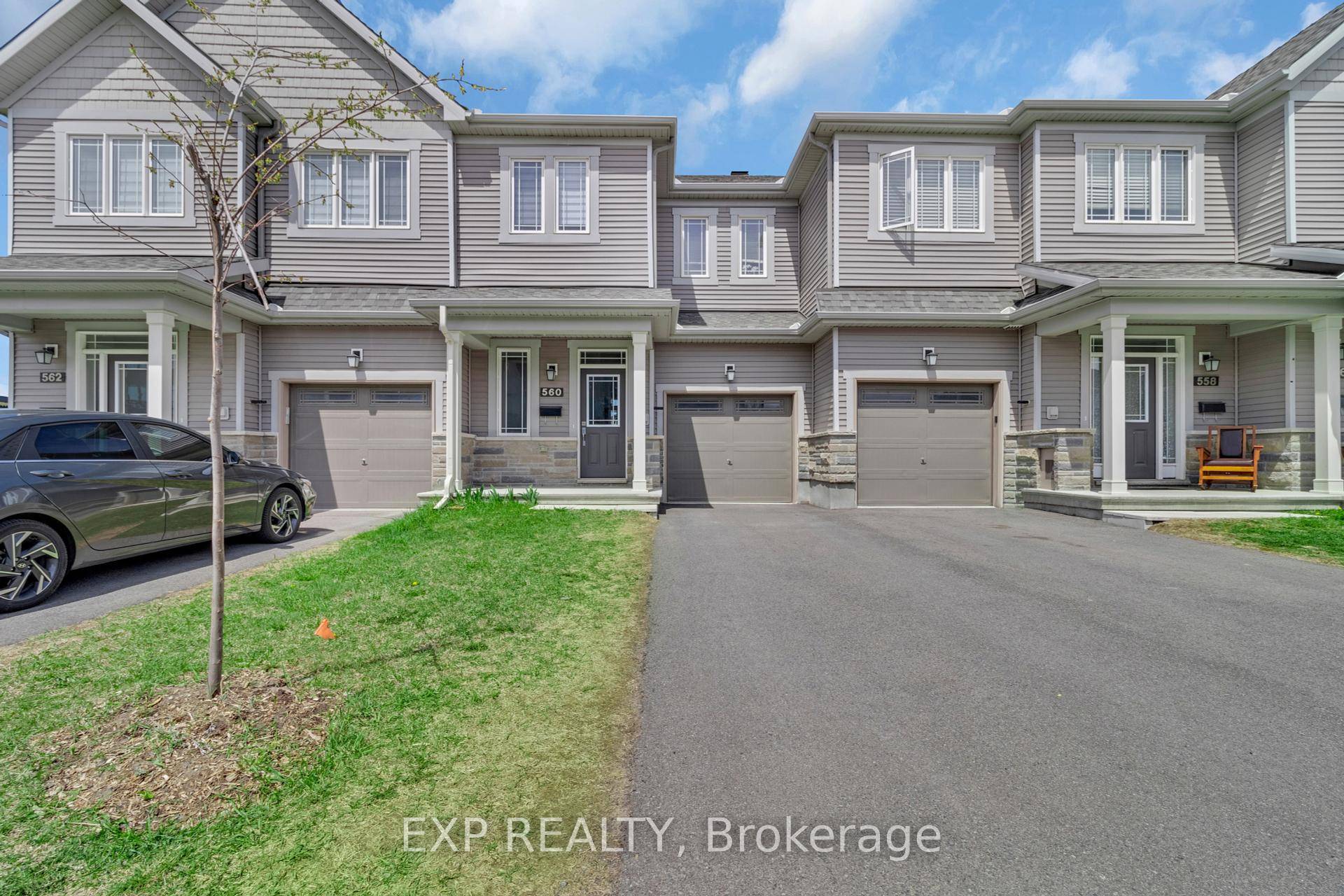 Welcome to this immaculate Glenview Mulberry model, proudly maintained by its original owner and built in 2021.