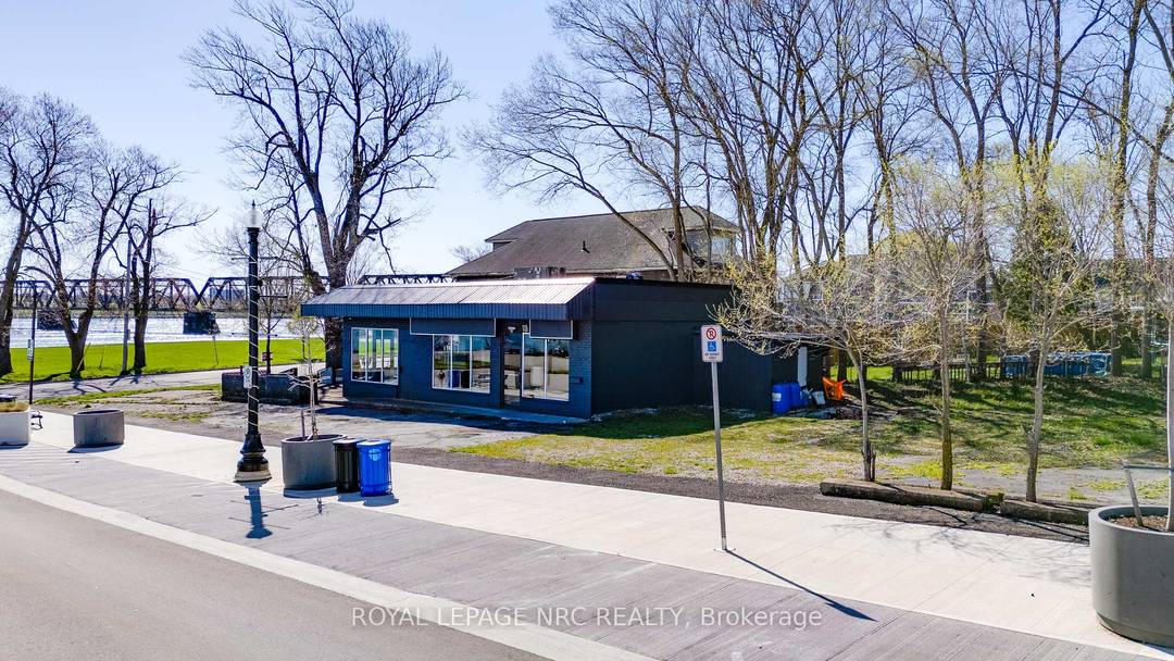 Unleash your vision at this prime commercial opportunity !