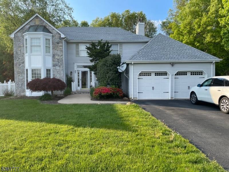 Luxurious and Spacious Flanders Crossing Center Hall Colonial with stunning 2 story foyer.