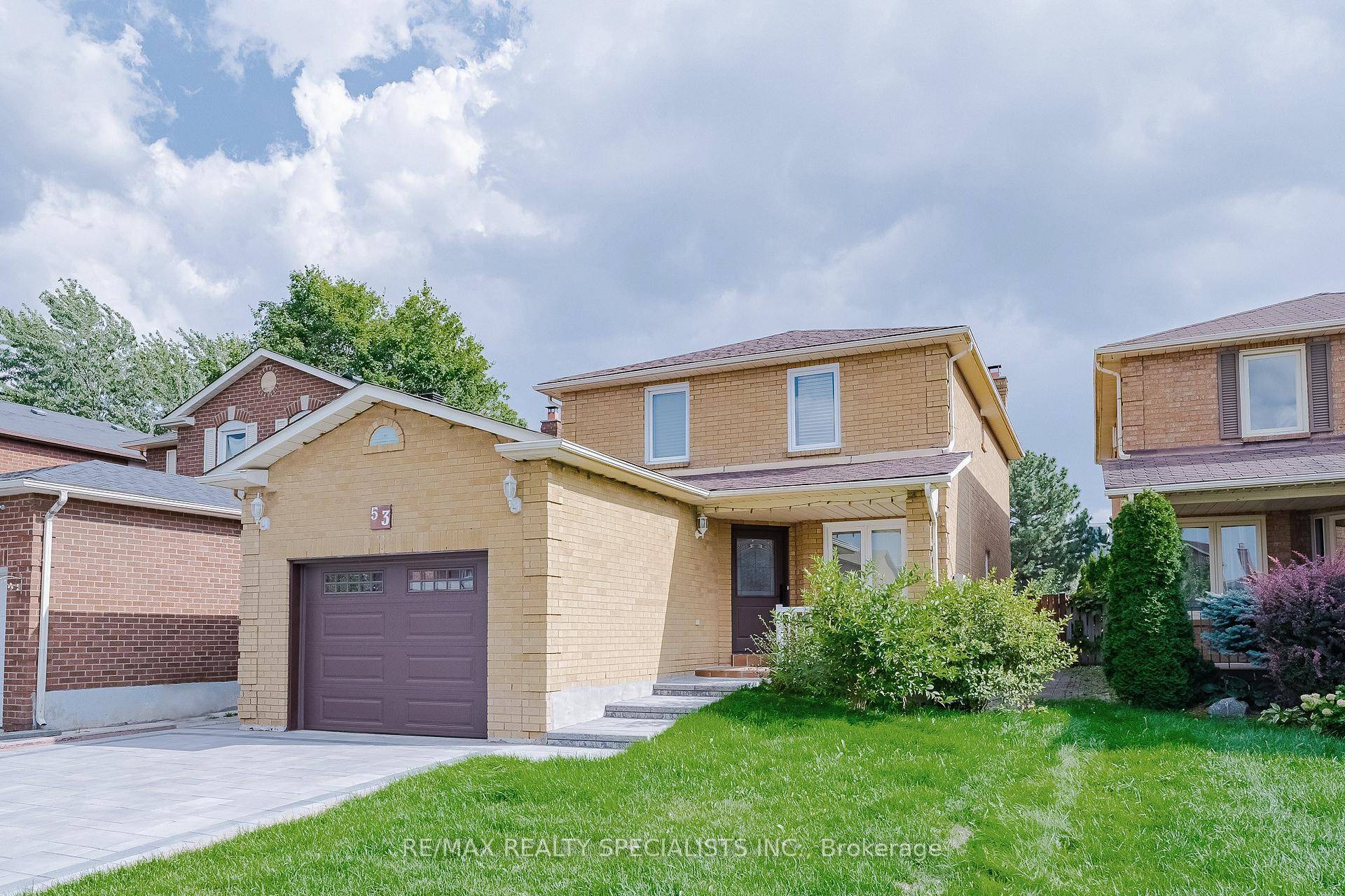 Welcome to 53 Patna Crescent in Maple a home that blends warmth, charm, and modern updates in one of the city's most desirable neighborhoods.