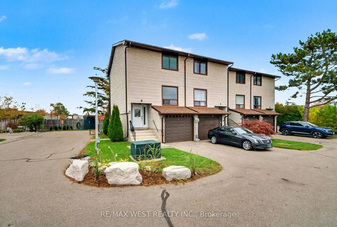 Amazing Location, Escarpment Views, Close To Downtown And Fairgrounds In The Highly Sought After And Family Friendly Neighborhood Of Old Milton.