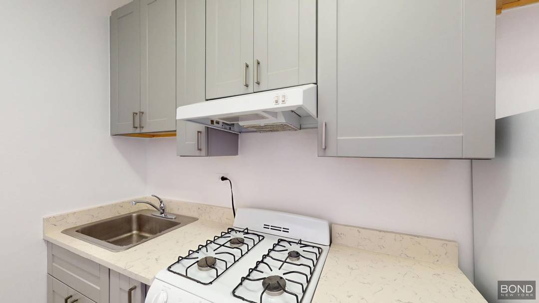 Huge and charming studio in a luxury doorman pet friendly building with a brand new kitchen, lots of closet space, parquets floors, bright with open city views.