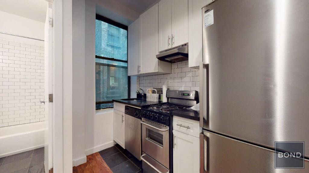 Sparkling 2 bedroom in prime Midtown West !