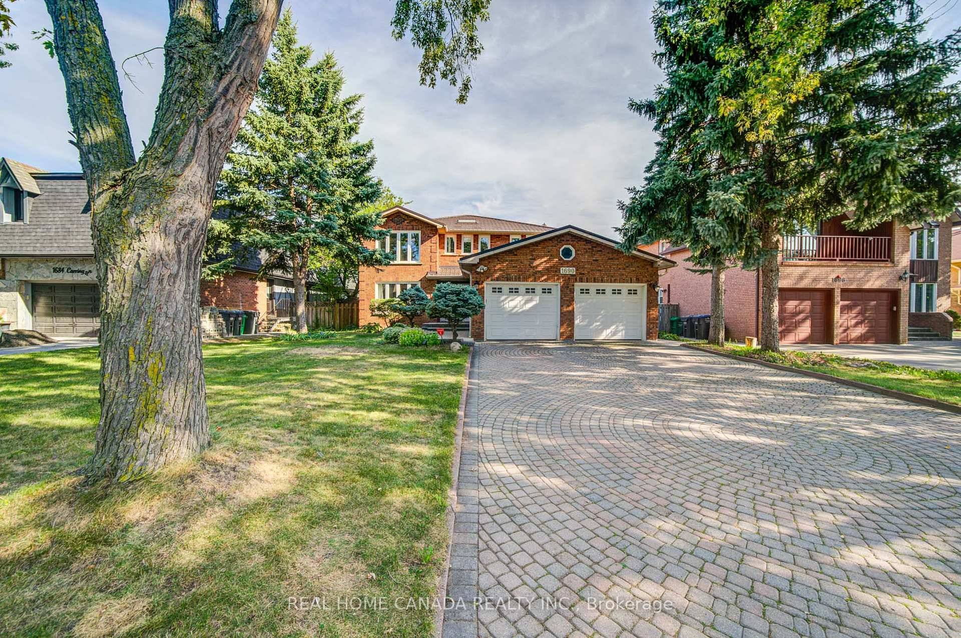 Gorgeous Home with Massive 58X125 Lot In Quiet Area.