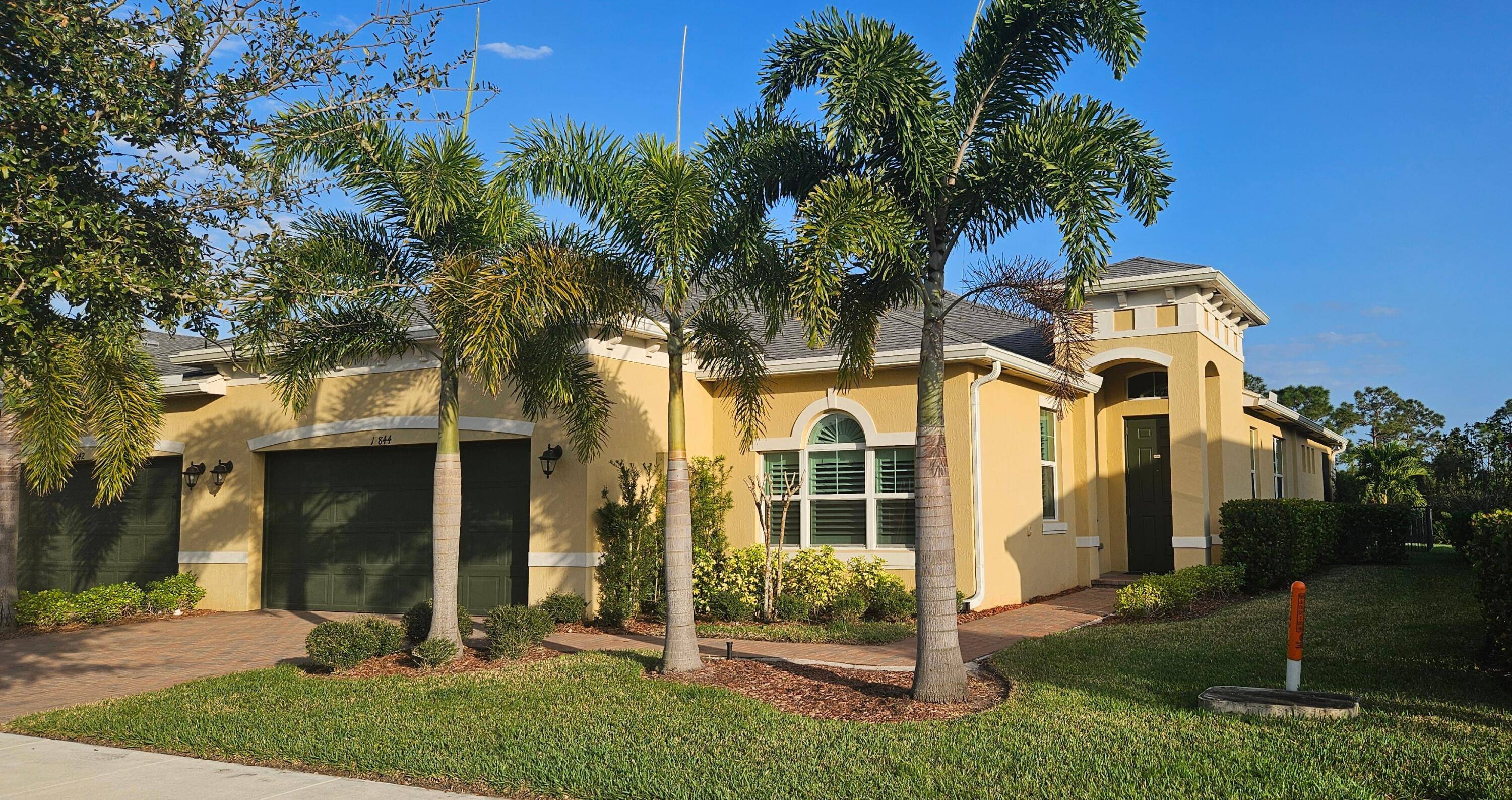 Priced to SELL ! This 2 bedroom Den Villa will not disappoint !