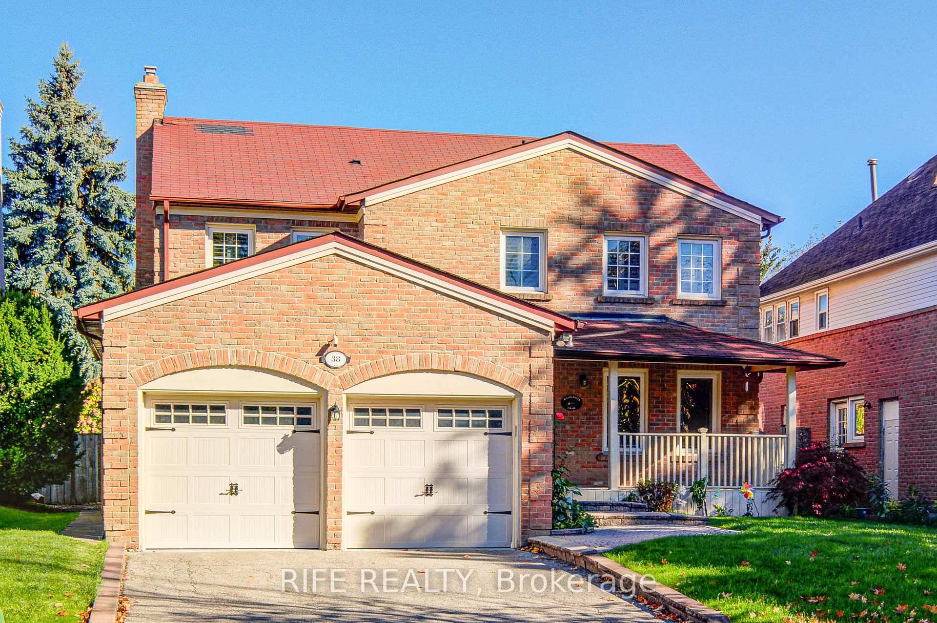 Beautifully Designed Maintained Family Residence In Prestigious Unionville Bridle Trail 4 Bed, 3 Bath, 2 car Garage W Dir Access, Hardwood floors and pot lights thru main floor.