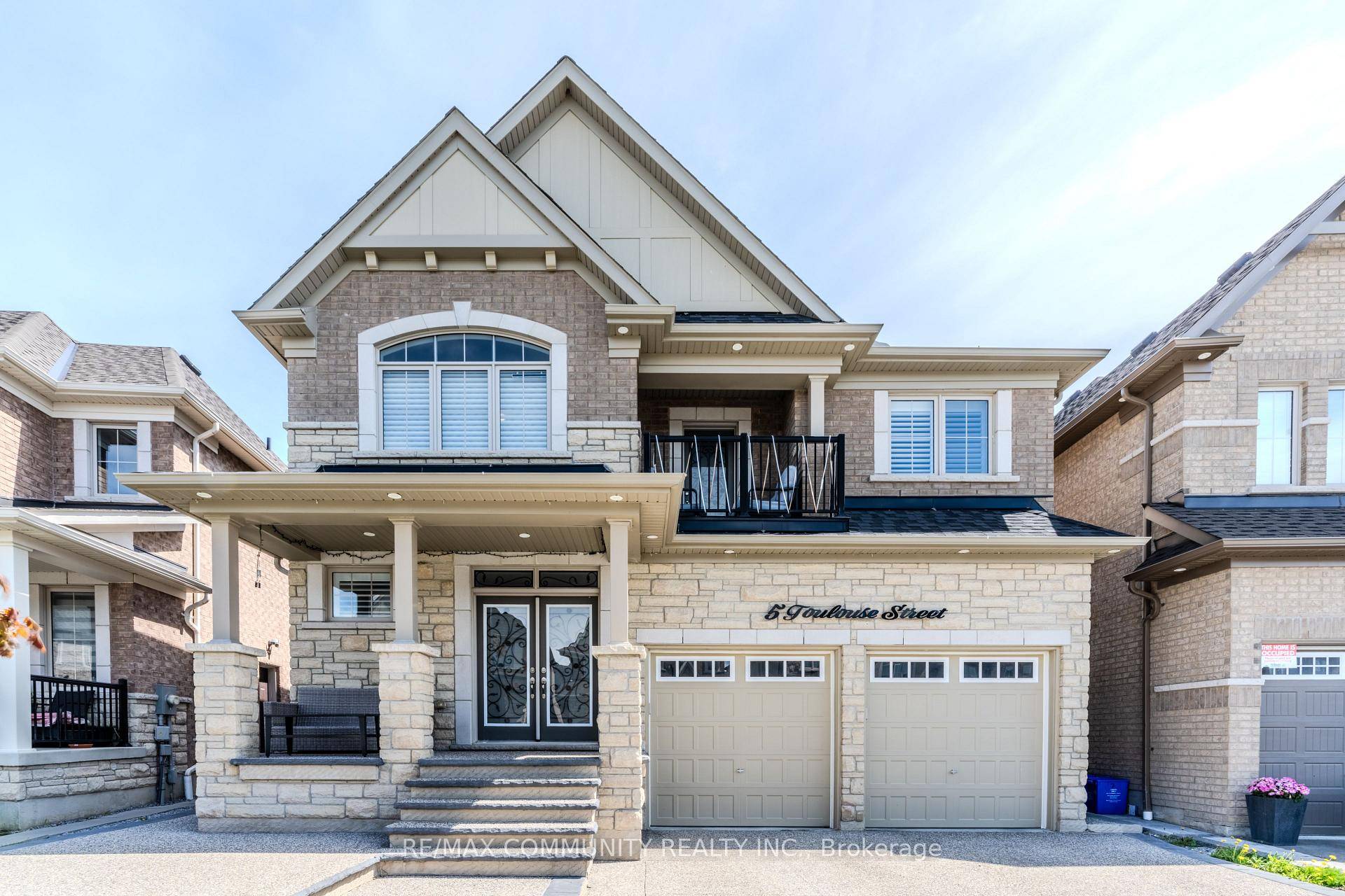 Welcome to 5 Toulouse Street, Whitby A Modern Gem with Income Potential !