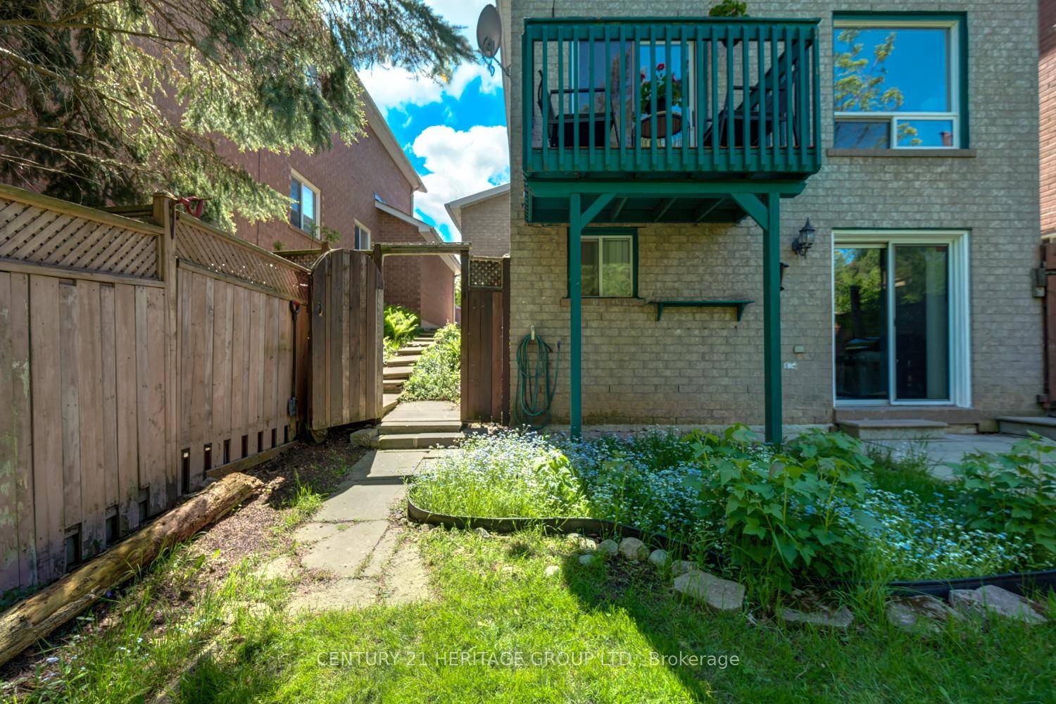WalkOut Basement one bedroom Apartment in a Prime Location Located steps from the bus stop andparks.