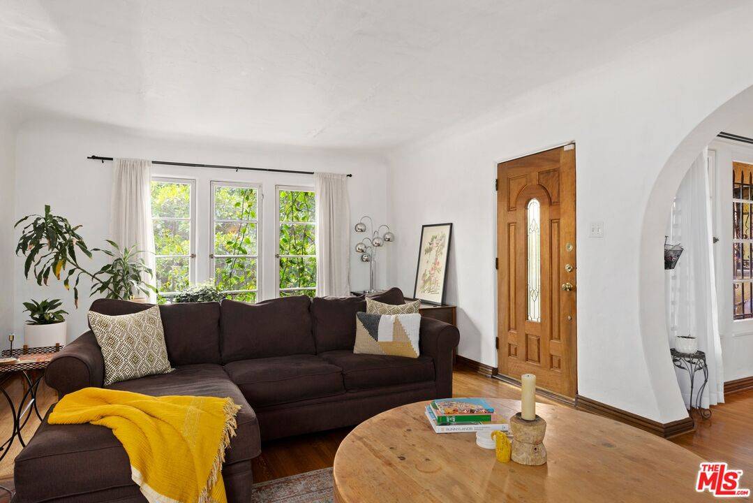 1120  S Crescent Heights Blvd 6BR Beverlywood La