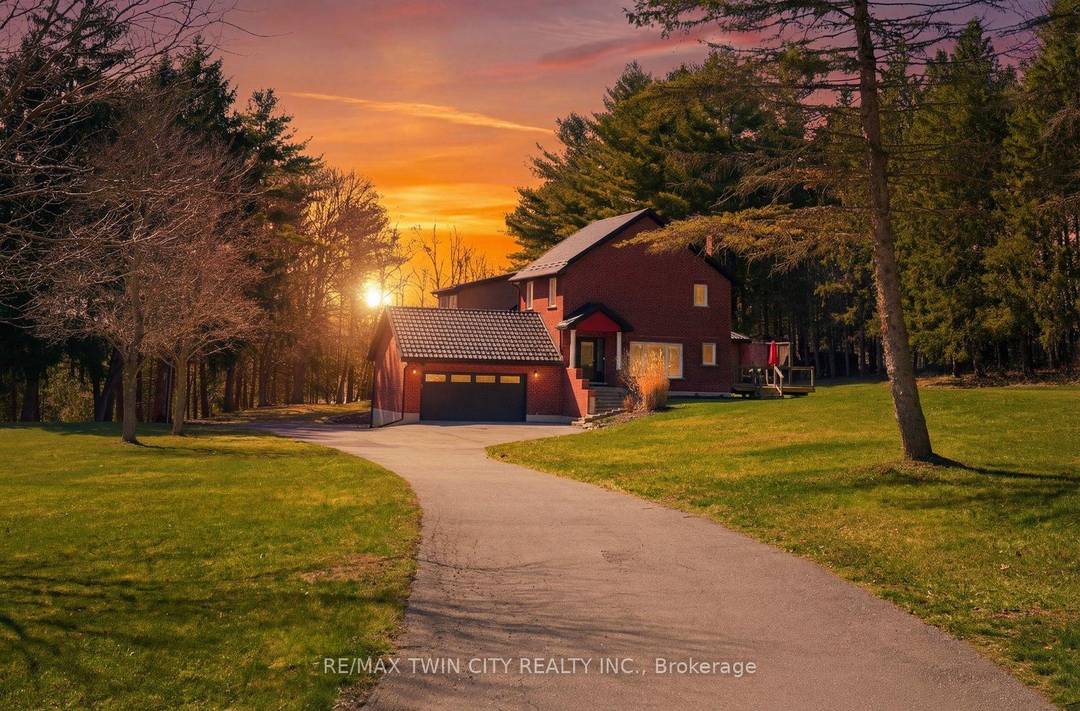 Welcome to 25 Hammond Road a rare offering in one of the area's most coveted pockets, just minutes to Hwy 403.