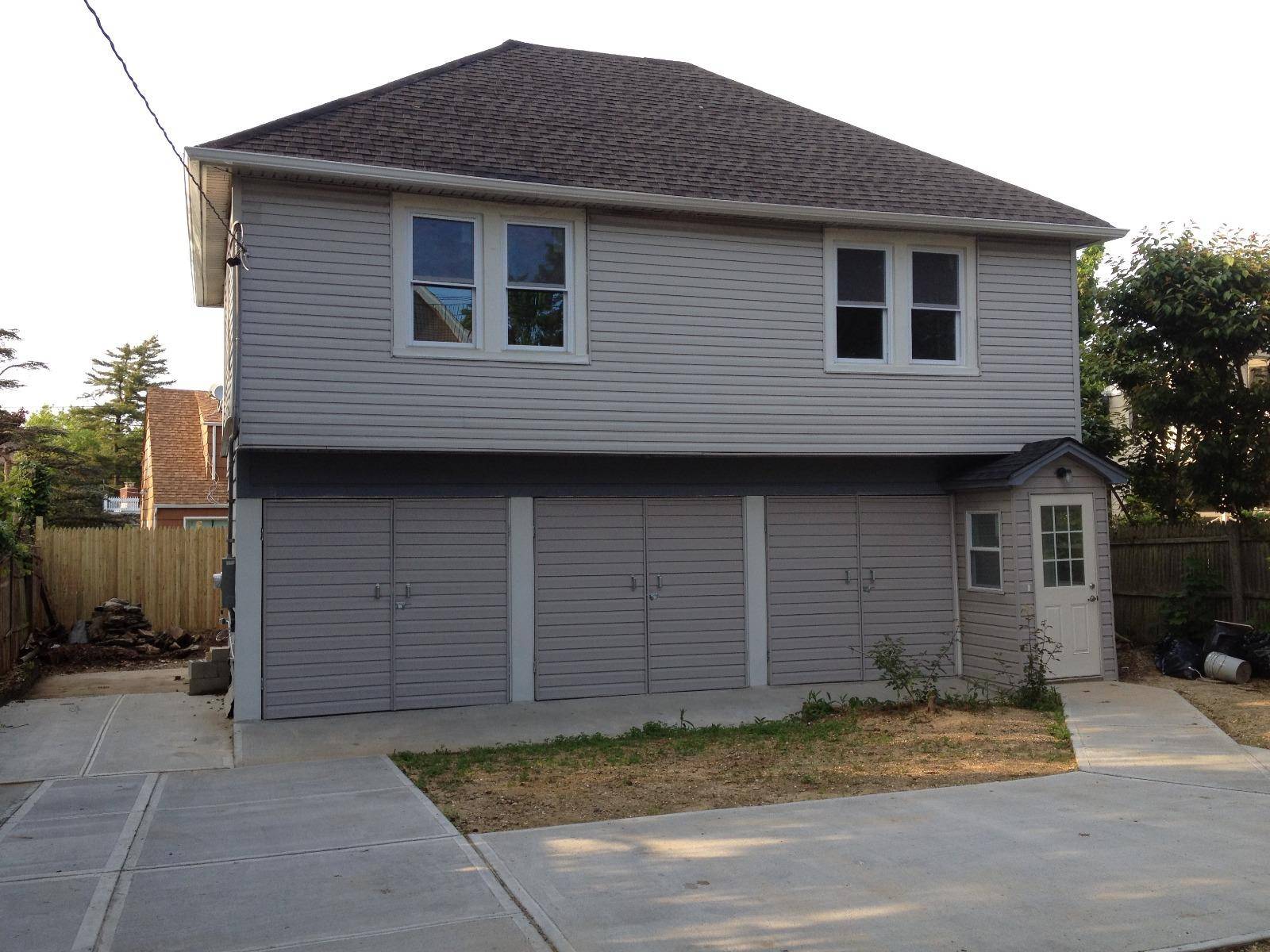 2 Bedroom 1 Full Bathrom House, Kitchen, Living Room.