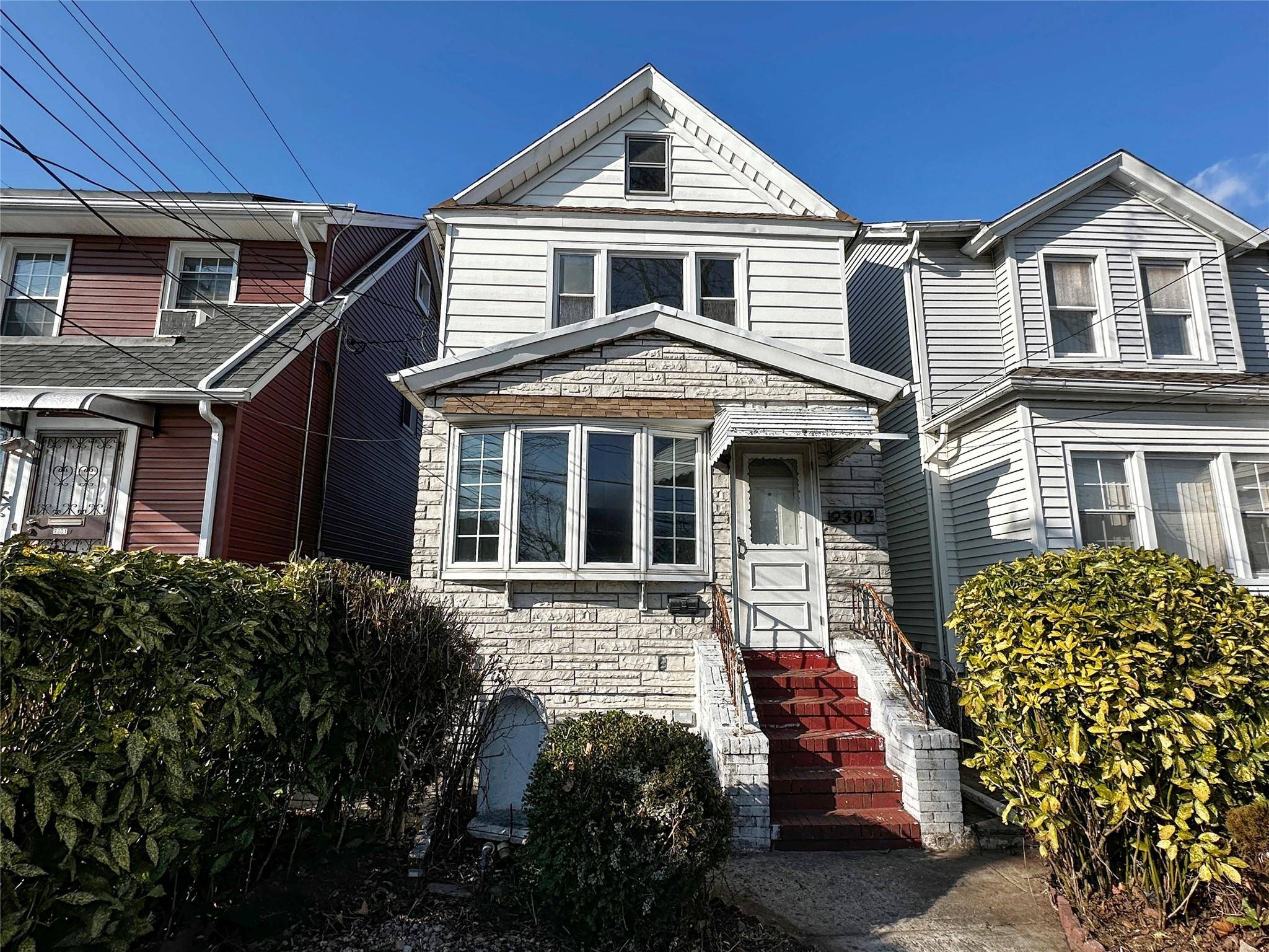 This Charming Detached home in Brooklyn is your Golden Opportunity.