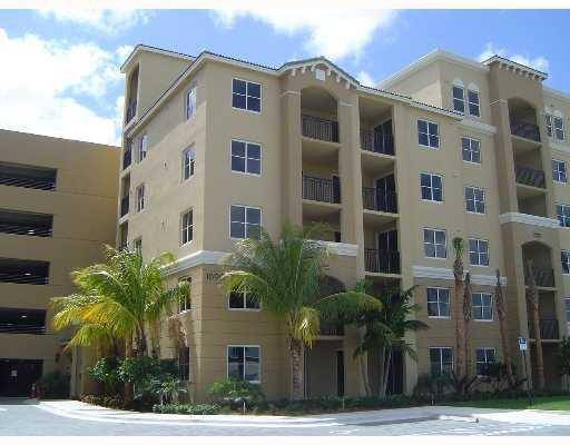 Renovated Penthouse, bright and spacious with hardwood flooring and crown moldings throughout, stainless steel appliances, new granite counter top with breakfast bar in the kitchen, designer bathrooms.