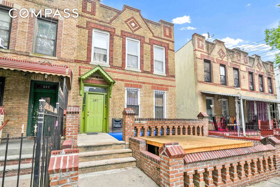 Welcome to 587 Osborn Street, located in the charming and burgeoning neighborhood of Brownsville, Brooklyn.