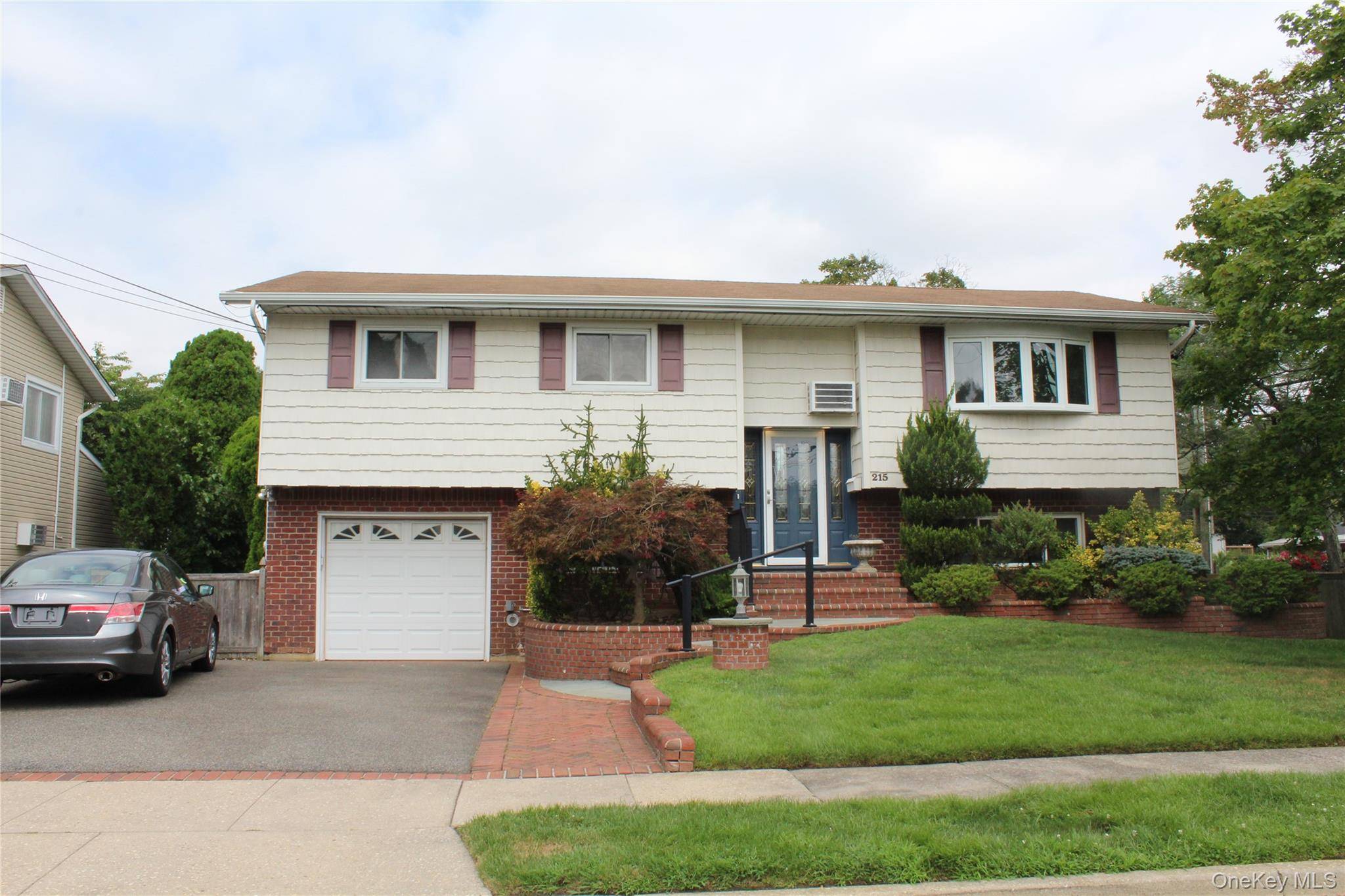 Welcome to 215 N. Syracuse Ave.