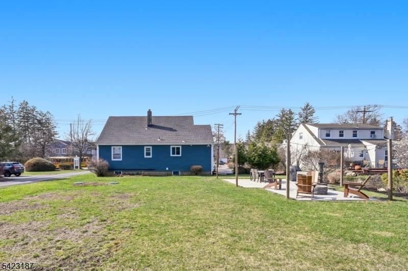 Welcome to this beautifully renovated Cape Cod in the heart of Oakland.