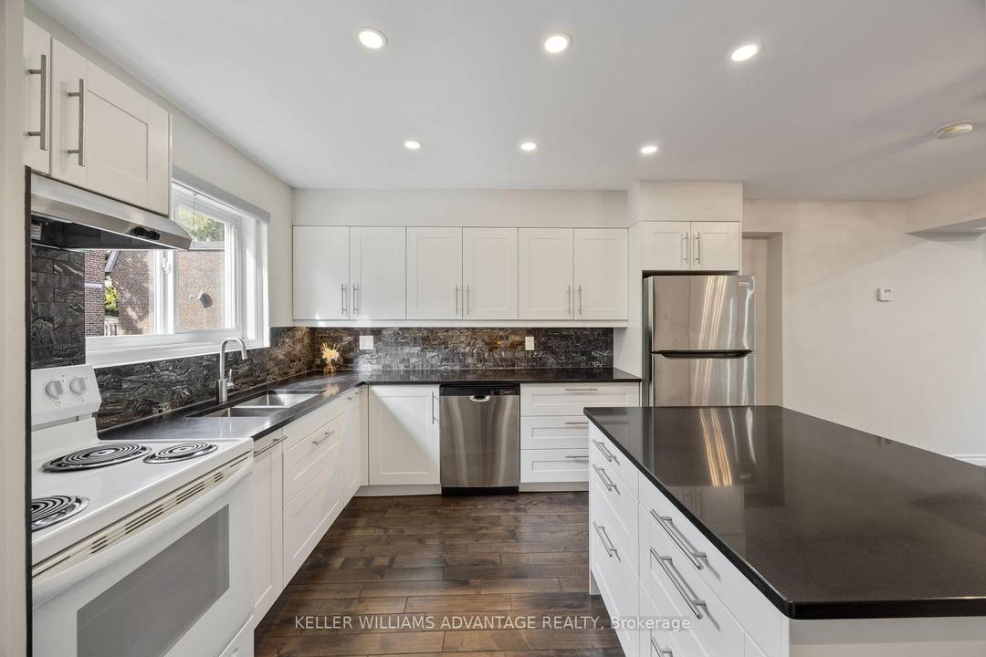 FOUR BEDROOM, 3 WASHROOMS Rarely Offered, Extra Large 4 Bedroom 3 Washrooms Executive Co ownership Townhouse In The Family Friendly 'Don Valley Village' Neighborhood !