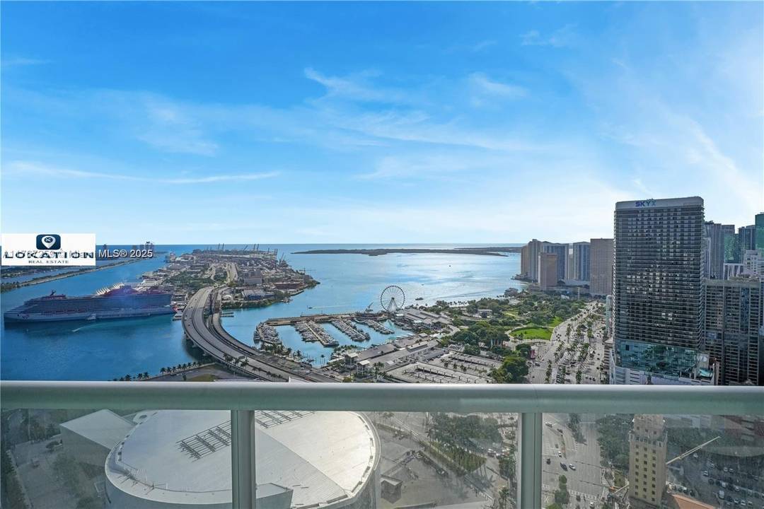 Discover the ultimate downtown Miami living at Marina Blue !