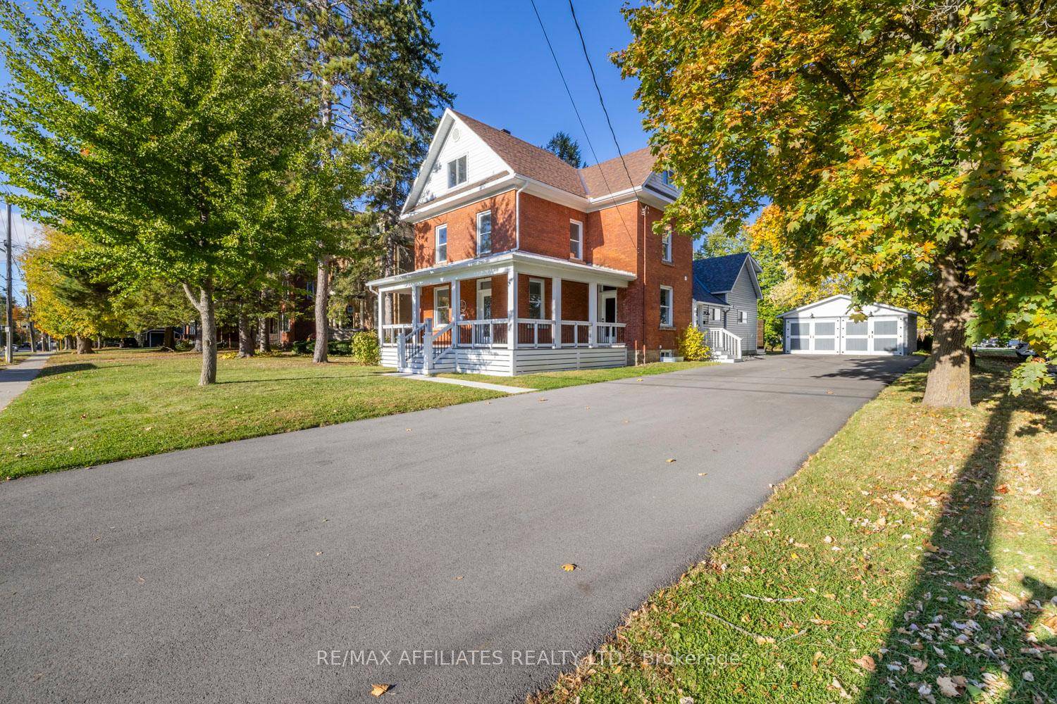 Welcome to a rare opportunity in the heart of historic Perth, just steps away from everything this vibrant community has to offer.