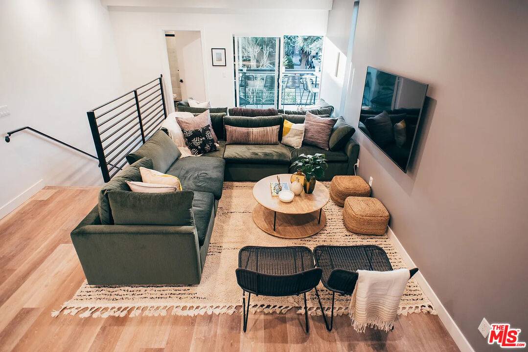 838 N Harvard Blvd 4BR La