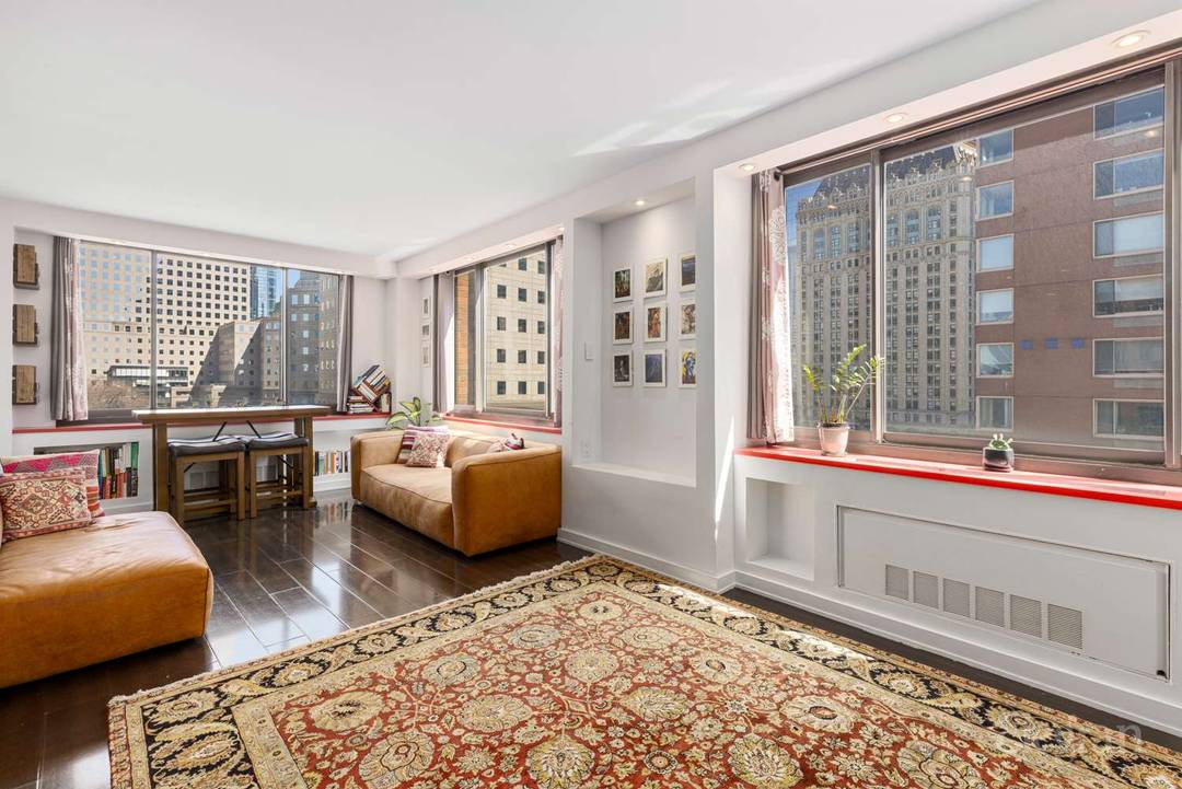 Priced to Sell ! Do not miss this opportunity to own a three bedroom home priced under one million dollars in Manhattan's most beautiful neighborhood.