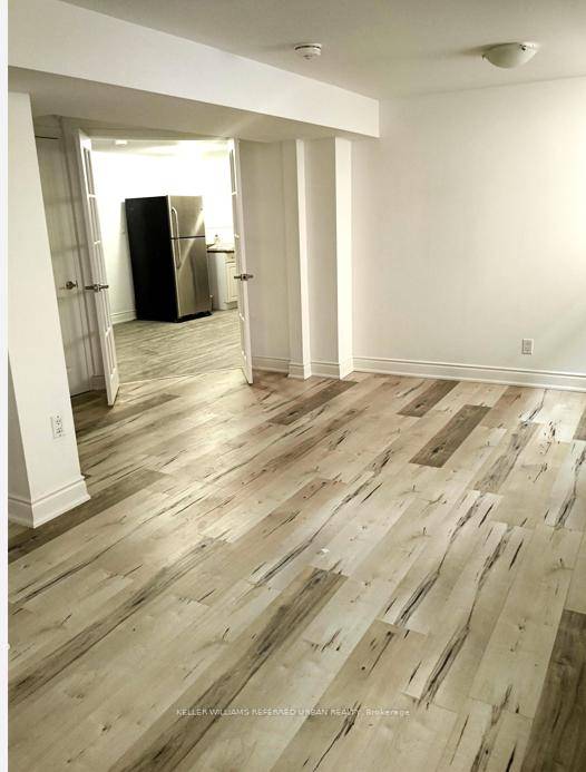 Live in the Best of Bayview Richmond Hills Premier Neighborhood !