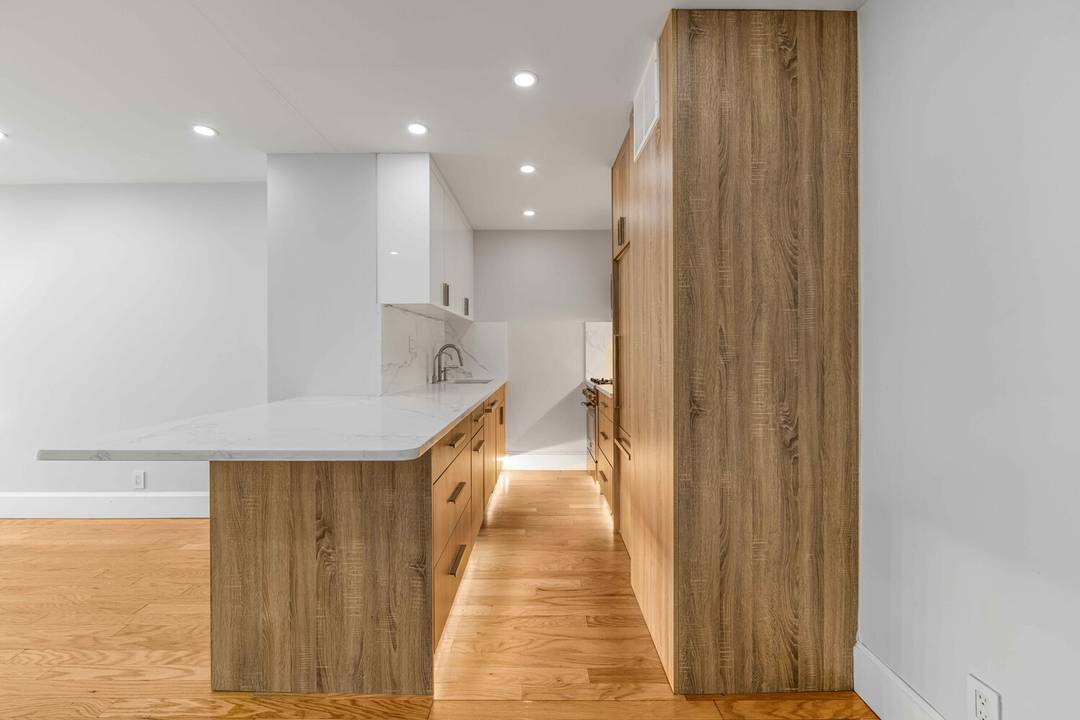 7 East 14th Street 331 Union Square Elegance Step into this spacious and beautifully laid out one bedroom residence located just off Union Square, one of Downtown Manhattan's most vibrant ...