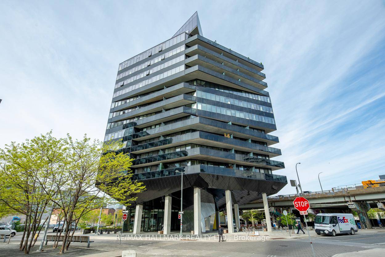 Welcome to Harris Square, the modern jewel of RiverCity by acclaimed Saucier Perrotte Architectes.