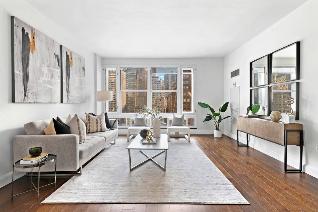 Residence 22G at The Visionaire Modern Luxury in Battery Park City Welcome to Residence 22G, a two bedroom, two bathroom condominium at The Visionaire, one of Manhattan s premier Platinum ...