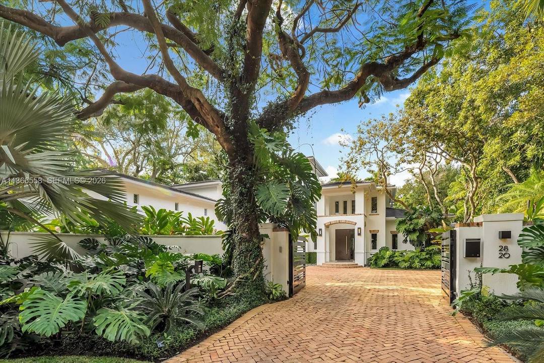 LOCATION LOCATION LOCATION !