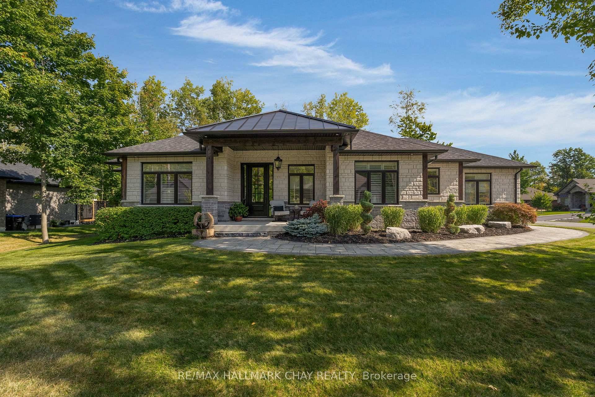 If you're looking for the complete package A stunning custom built home with resort like backyard, situated in a quiet enclave of less than 90 custom built estate homes, situated ...