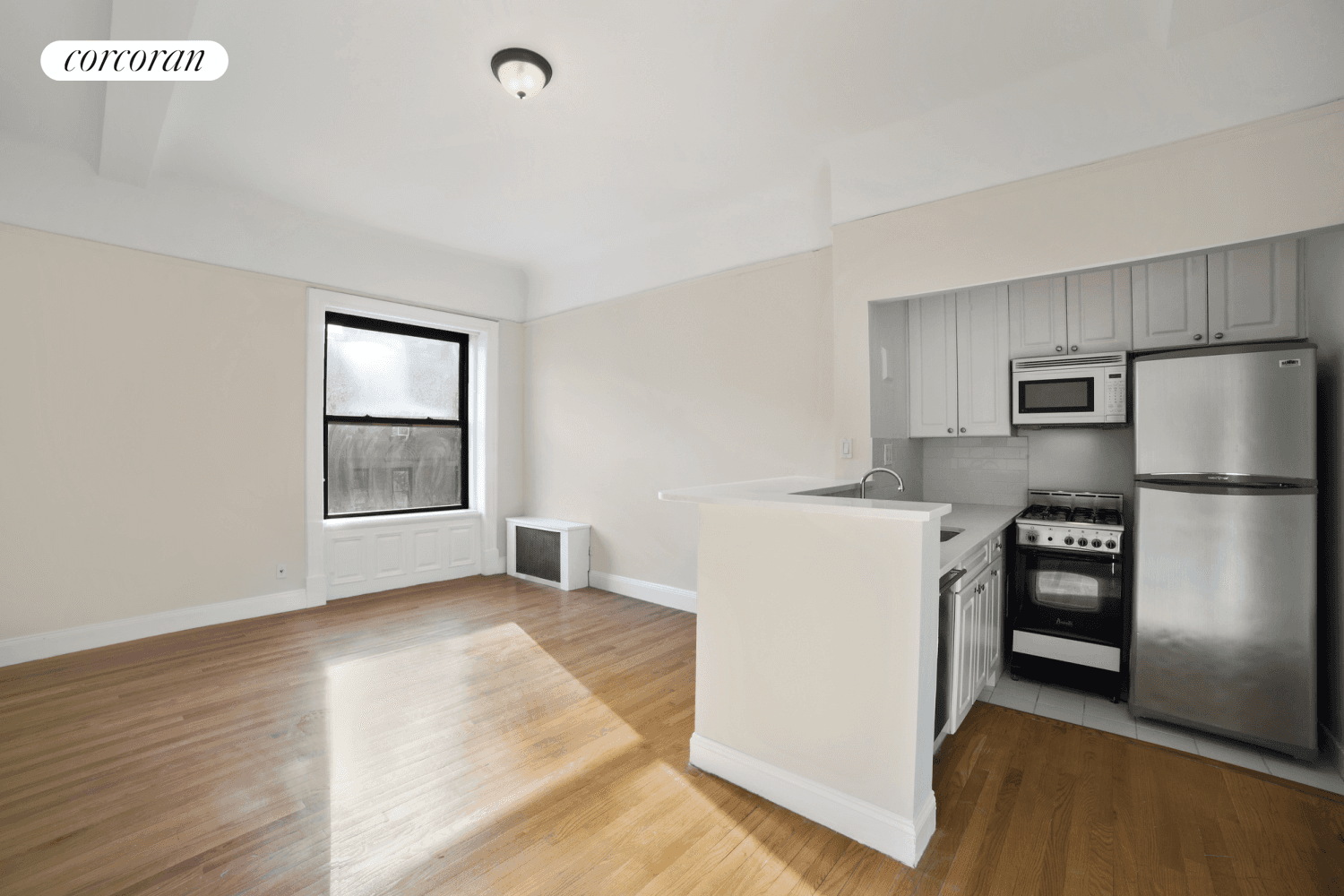 High floor Sunny One Bedroom in Doorman Building Newly renovated one bedroom apartment with over sized windows, stainless steel appliances, marble baths, high ceilings, dishwasher.