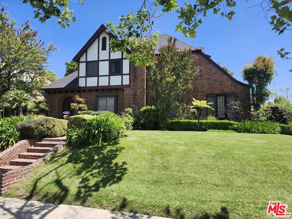 180  S Las Palmas Ave 4BR Mid Wilshire La