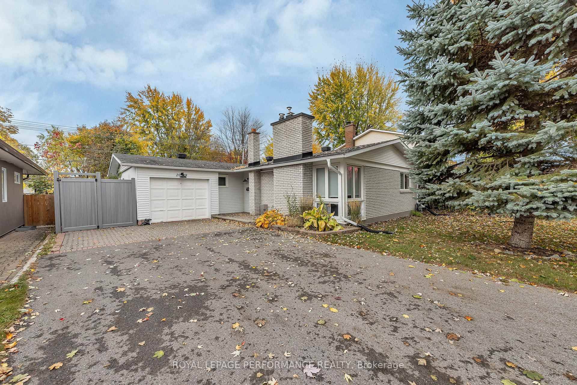 FOR RENT ! Extensively renovated bungalow in Beacon Hill North !