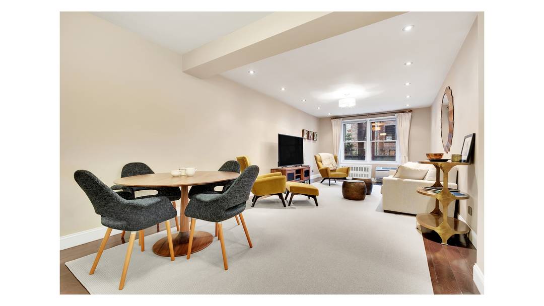 Welcome to this state of the art 1 bedroom residence located in a prestigious full service doorman building on the corner of 94th Street and Madison Avenue.