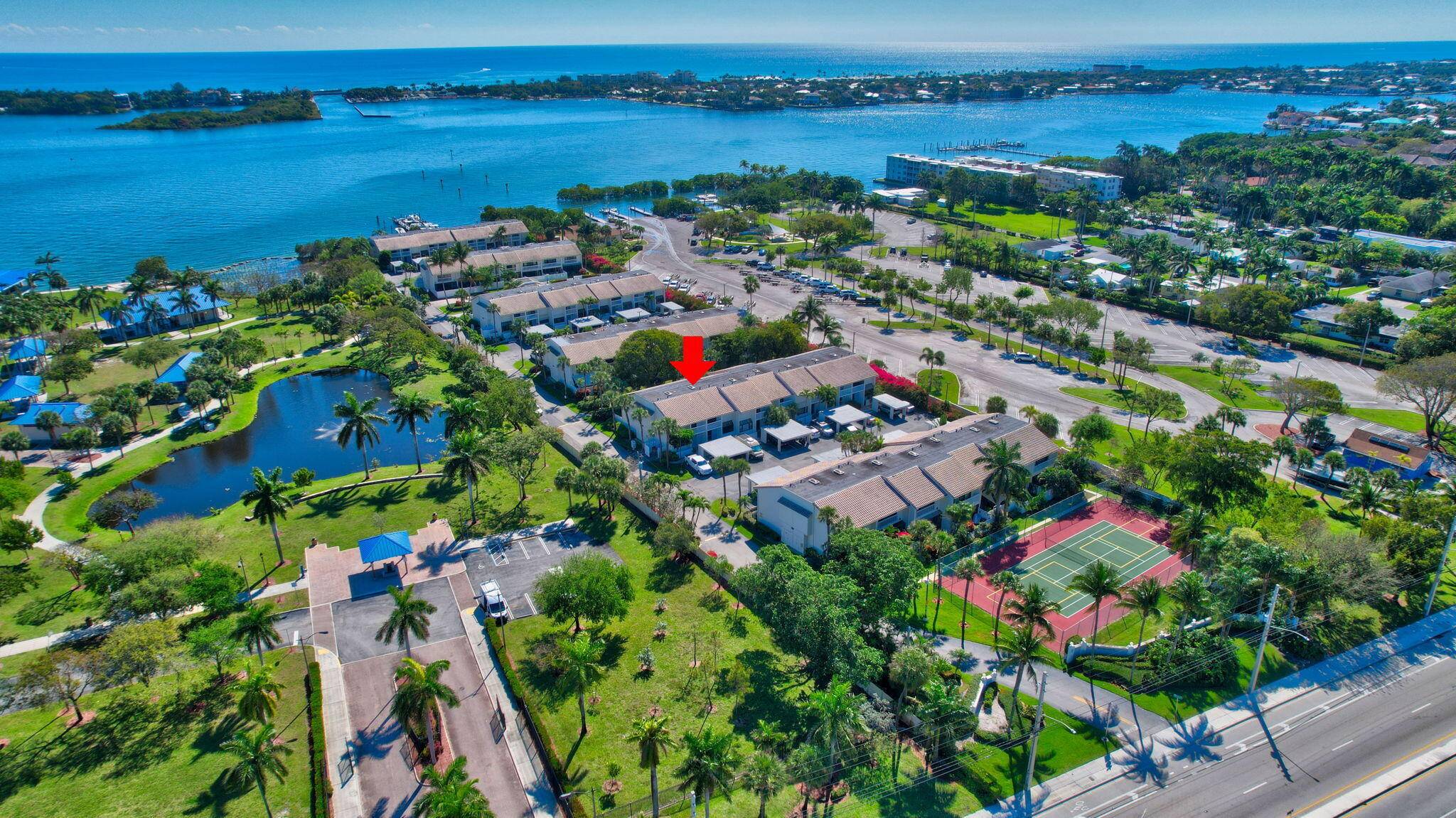 Waterfront Living in Coveted Watersedge New Roof 2025 Assessment Paid in Full !