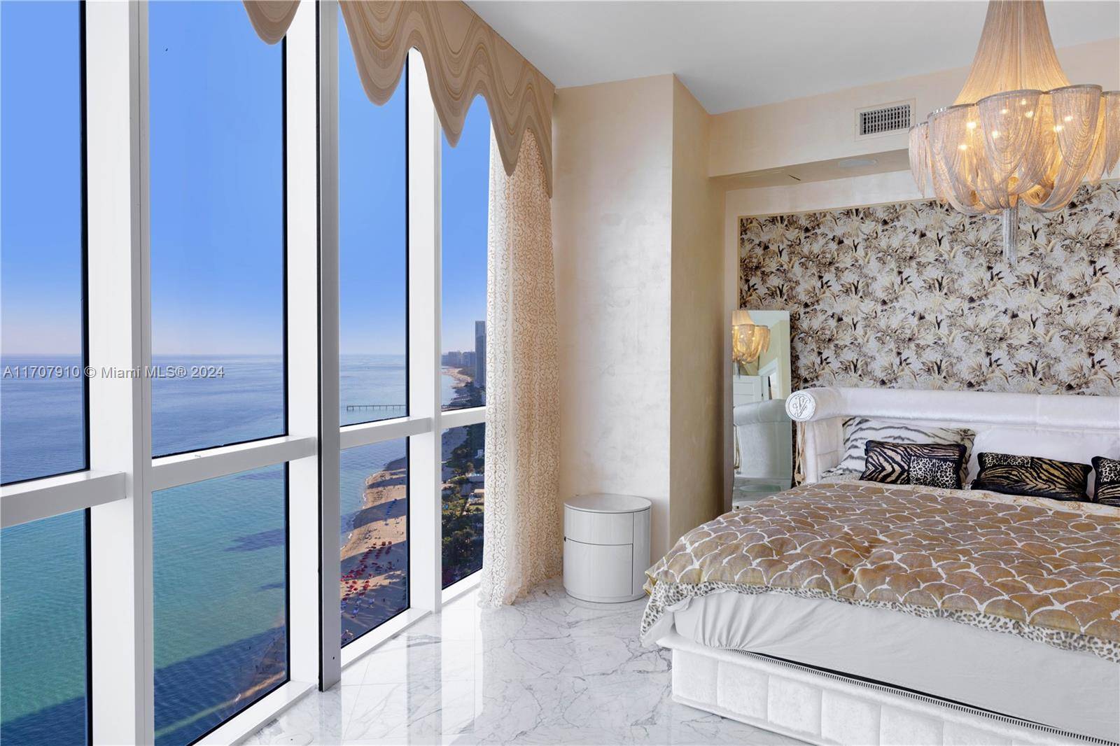 MOTIVATED SELLER ! ! ! EASY TO SHOW !