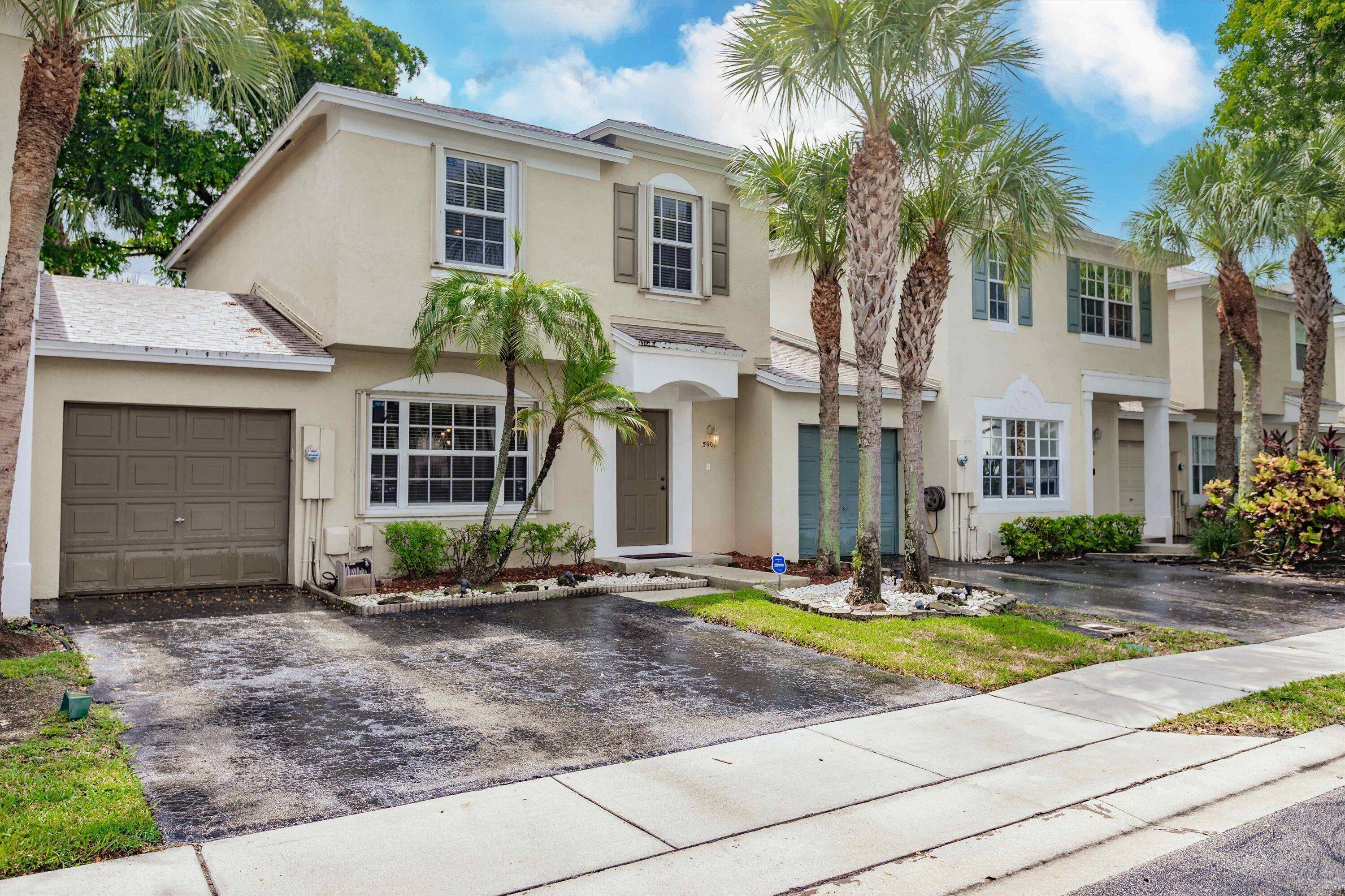 Welcome to your dream home in Tamarac !