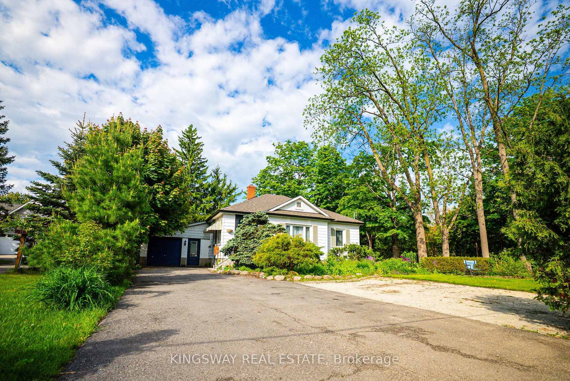 Muskoka in the City ! Gorgeous, light filled 3 2 Bed 4 Bath Home Nestled in the exclusive community of Churchville Village on the Mississauga border and surrounded by multi ...