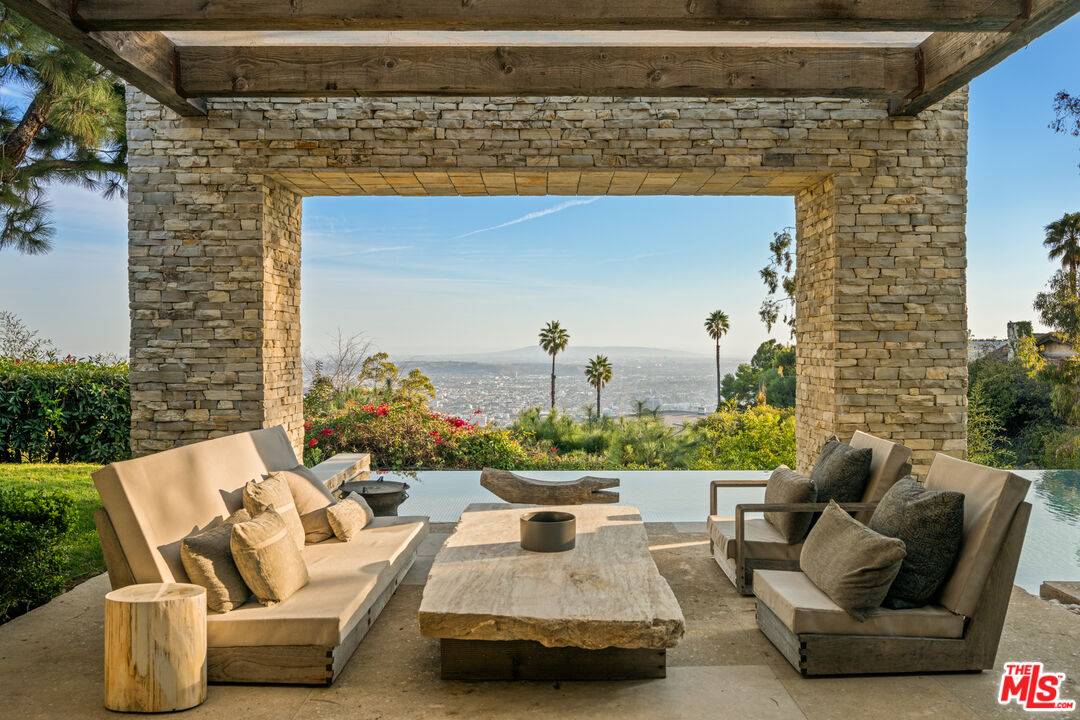 9240 Swallow Dr 4BR Sunset Strip La