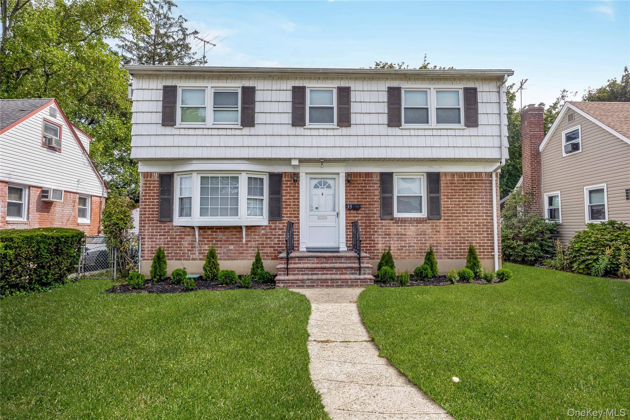 BIG HOUSE ! BIG POTENTIAL !