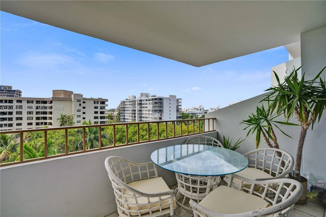 SOUTH VIEWS FROM THIS ONE BEDROOM, ONE AND 1 2 BATHS COMMODORE WEST HOME.