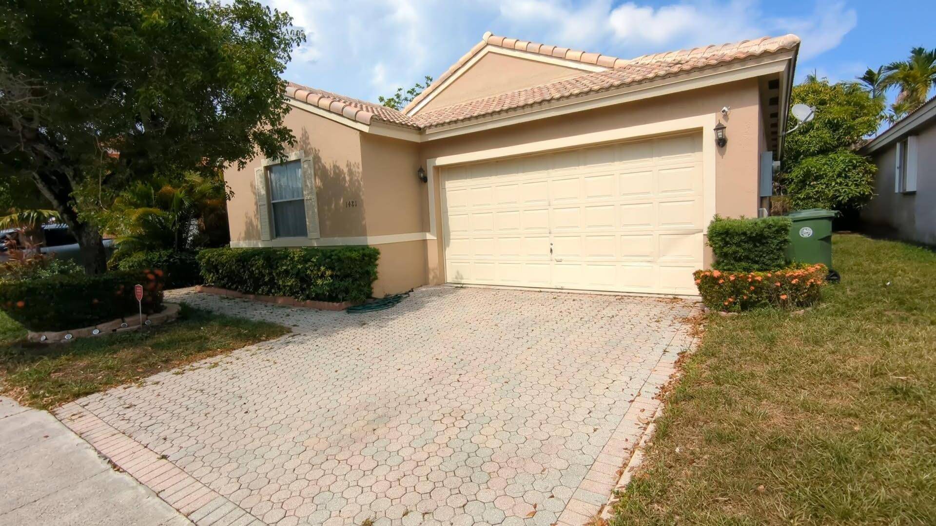 BEAUTIFUL FURNISHED HOME WITH 3 BEDROOMS, 2 BATHS AVAILABLE FOR IMMEDIATE OCCUPANCYUnbranded Virtual Tour https www.