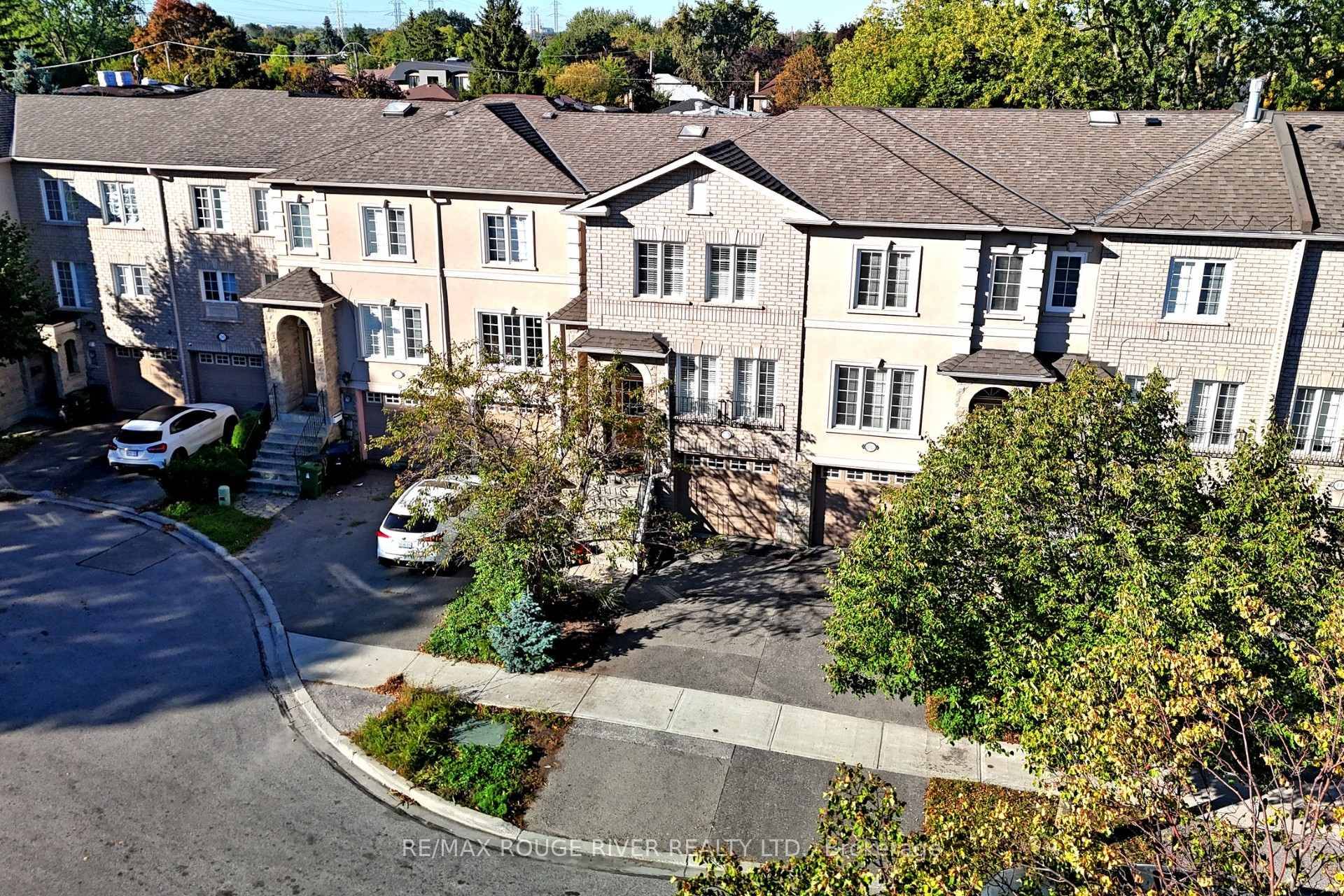 STUNNING OPEN CONCEPT FREEHOLD TOWNHOUSE is Renovated with Modern amp ; Earthy touches and Light Bright amp ; Airy ambiance allowing for abundant natural sunlight.