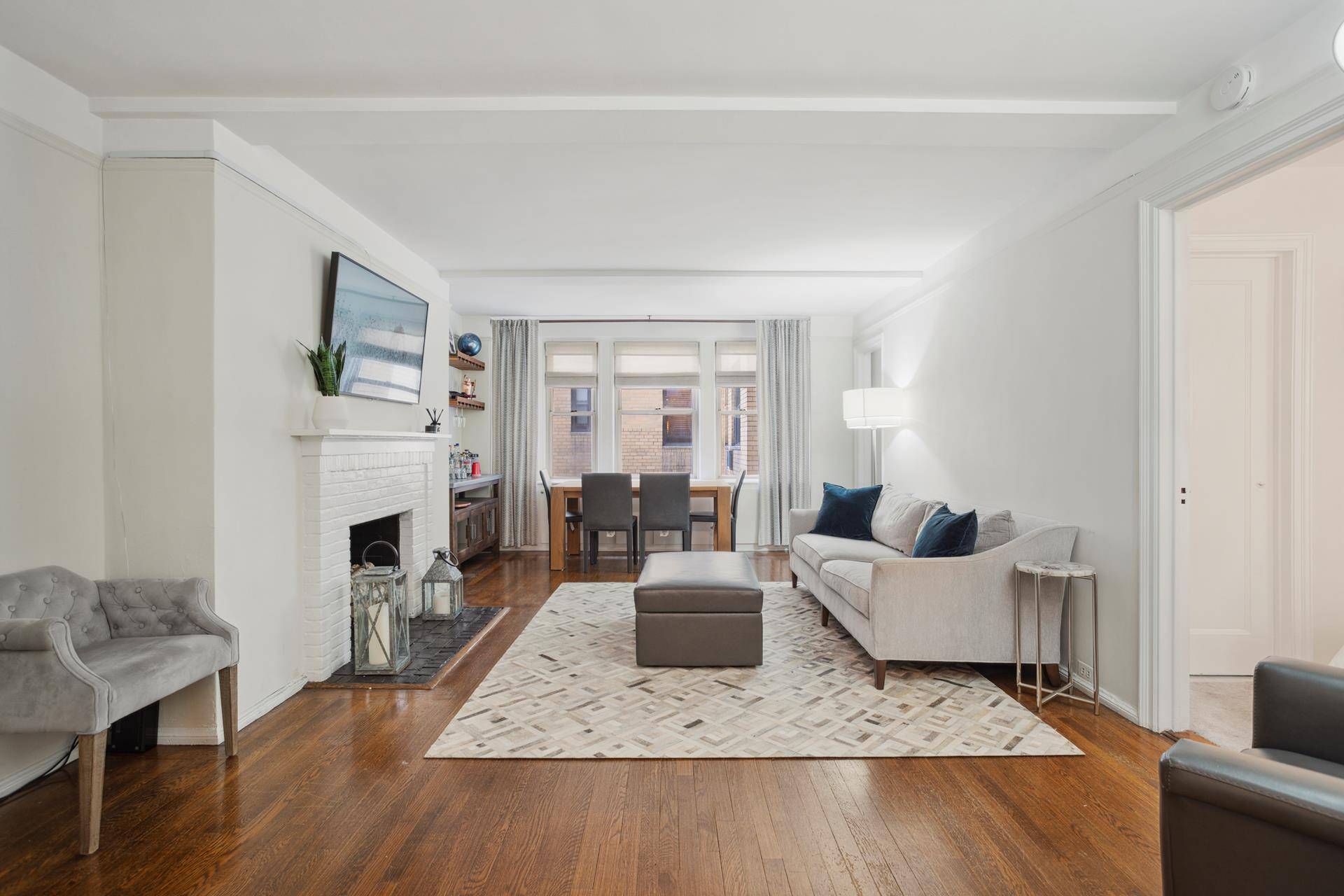 Pied a terres are welcome at this perfectly located apartment.