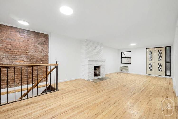 313 w 29th is a classic walkup building, located on a tranquil tree lined street.