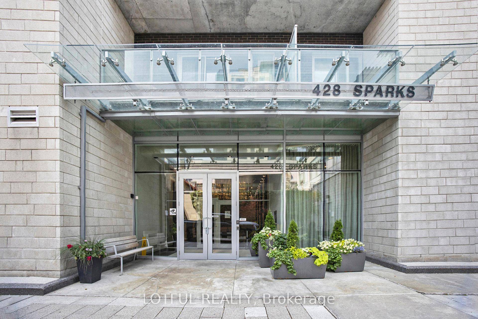 Just one block from the Queen Street LRT, this executive style one bedroom suite offers the perfect blend of luxury and convenience.