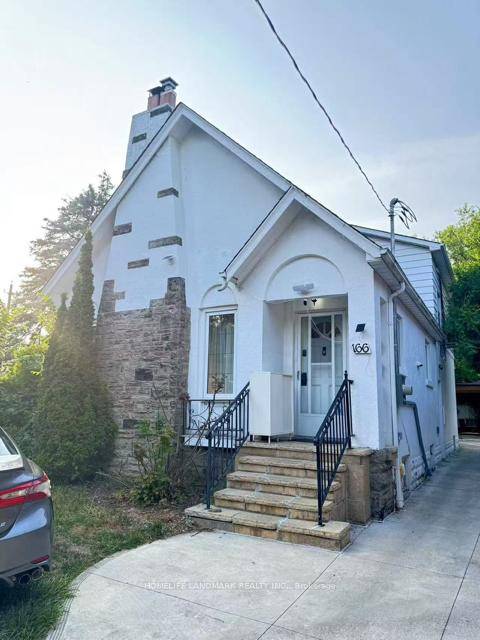 Private room in a colliding house at Chaplin Crescent, Toronto.