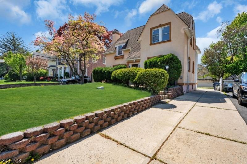 Welcome to this well maintained single family home offering a spacious and functional layout.