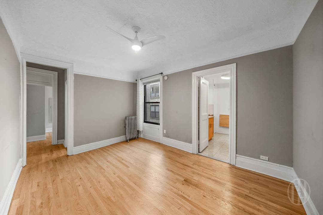 Welcome to your very own pent house in the heart of Morningside Heights, a rare HDFC co op with no income or resale restrictions and exceptional value.